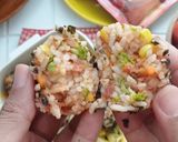 Foto langkah ke 4 dari resep Spicy Rice Ball (Bekal Praktis).