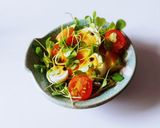 Hình bước làm 4 của món SALAD rau mầm với trứng