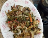 Foto del paso 2 de la receta: Verduras salteadas en salsa con pechuga de pollo