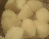 A picture of step 4 of Mandys amazing roasted potatoes.