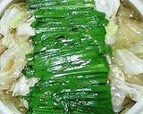 A picture of step 8 of Hakata-style Motsu Offal Hot Pot (Lightly-Flavored Soy Sauce Version).