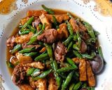 Foto langkah ke 2 dari resep Tumis kacang panjang tempe dg hati ampela masak pakai kayu bakar.