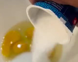 Foto del paso 2 de la receta: Bizcocho de manzana y arándanos