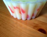 Foto langkah ke 4 dari resep Strowberry Jam Coconut Milky Pudding.