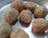 A picture of step 5 of Aalu Paranttha (potato stuff brush fried bread).