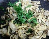 A picture of step 5 of Stir-Fried Pork and Mushroom with Butter and Soy Sauce.