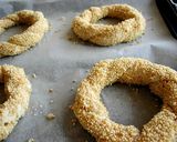 A picture of step 18 of Simit: Turkish Bread Rings Coated with Sesame Seeds.