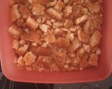 A picture of step 1 of Cookie fruity parfait.
