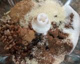 Foto del paso 1 de la receta: Postre crudivegano sin gluten: choco, algarroba, pasas y girasol