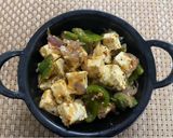 A picture of step 4 of Capsicum paneer sabzi.