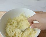 Foto langkah ke 2 dari resep Potato cheese stick.