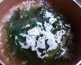 A picture of step 2 of Yakiniku Restaurant-Style Easy Wakame Seaweed Soup.