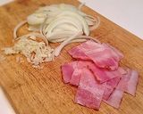 A picture of step 1 of Addictive Kimchi and Bacon Cream Pasta.
