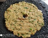 A picture of step 4 of Methi Jowar roti.