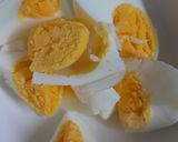 Hình bước làm 3 của món Bánh pateso nhân thịt trứng
