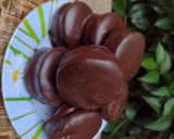 Foto del paso 3 de la receta: Alfajores de chocolate🍫 relleno de dulce de leche 🍯