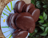 Foto del paso 3 de la receta: Alfajores de chocolate🍫 relleno de dulce de leche 🍯