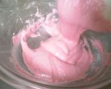 A picture of step 6 of My Original Strawberry Macarons.