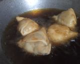 A picture of step 3 of Samosa street food.