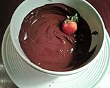 A picture of step 6 of White and Dark Chocolate Covered Strawberries.