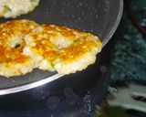 A picture of step 6 of Sago- potato meduvada..