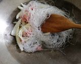 รูปขั้นตอนการทำที่ 5 ของ วุ้นเส้นผัดไข่ใส่แหนม