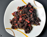 Foto del paso 1 de la receta: Tortilla de morcilla con pimientos rojos asados