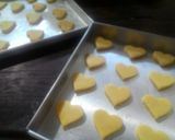 Foto langkah ke 3 dari resep Biskuit Mama Carey.