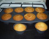 Meggyel és csokival töltött muffin recept fázis 8 fotója