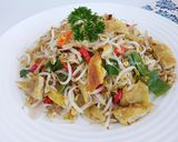 Foto langkah ke 3 dari resep Dadar Telur Cah Toge Pedas Manis.