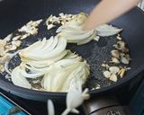 Foto langkah ke 5 dari resep Ebi Furai Curry Creamy Pasta.