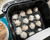 Foto del paso 5 de la receta: Albóndigas de pollo y cebolla caramelizada en airfryer ¡tremendas!