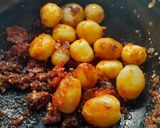 A picture of step 6 of Honey chilli Baby potato starter.