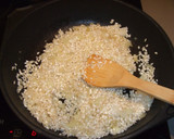 Foto del paso 1 de la receta: Risotto con boletus y guisantes