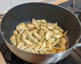 Foto del paso 3 de la receta: Carrilleras estofadas con patatas y alcachofas