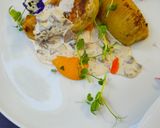 Foto do passo 6 de Supremo de frango com molho de cogumelos, batata assada e puré de cenoura