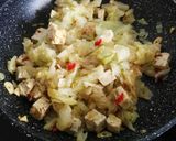 Foto del paso 5 de la receta: Ensalada de espinacas, coles y tofu con vinagreta de hierbabuena