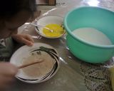 Foto langkah ke 2 dari resep Donat-Roti Sosis dengan wijen.