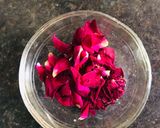 A picture of step 3 of Homemade dry rose petals.