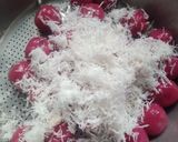 Foto langkah ke 4 dari resep Klepon pink isi coklat.