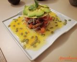 Foto del paso 4 de la receta: Tartar de tomate, crujiente de aceite, flor de aguacate y vinagreta de mostaza