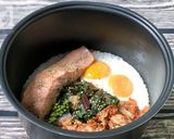Hình bước làm 5 của món Bibimbap Cá Hồi