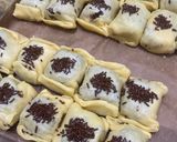 Foto langkah ke 7 dari resep Bolen pisang coklat misis.