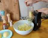 Foto del paso 1 de la receta: Tortilla de patatas saludable y jugosa en estuche de vapor Lékué