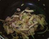 Foto langkah ke 4 dari resep Spaghetti with Chicken Stroganoff.