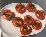 Une image de l'étape 6 de Tomates à l'ail mariné,romarin et épices.