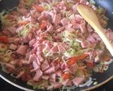 Háromsajtos sonkás baconos tészta recept fázis 2 fotója