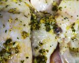 Foto del paso 2 de la receta: Cuartos traseros de pollo al horno con papas