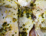 Foto del paso 2 de la receta: Cuartos traseros de pollo al horno con papas