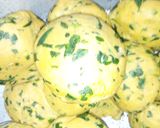 A picture of step 3 of Methi paratha.